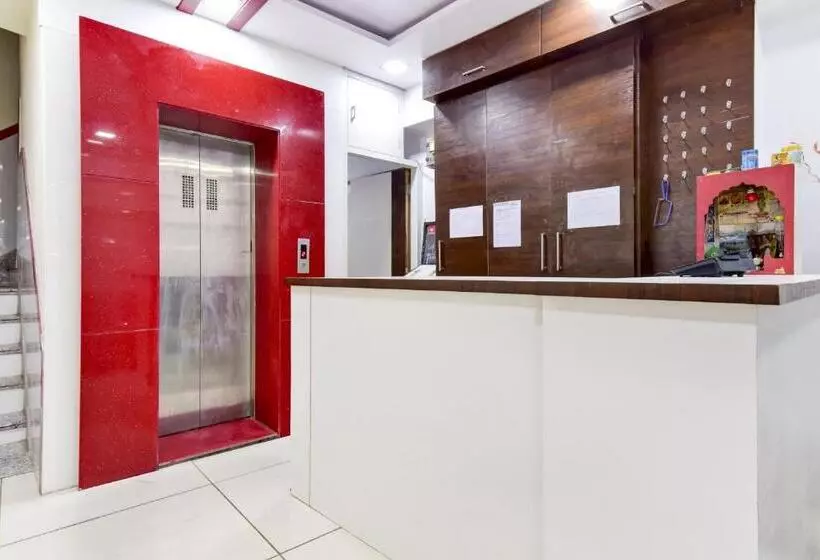 ホテル O Suman Palace