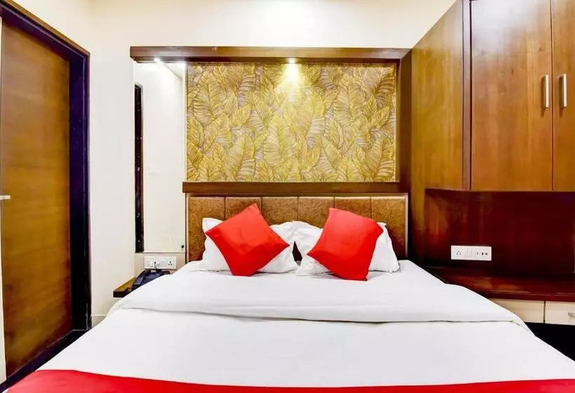 ホテル O Suman Palace