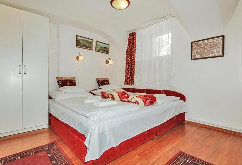 بنسيون Barokk Vendégház