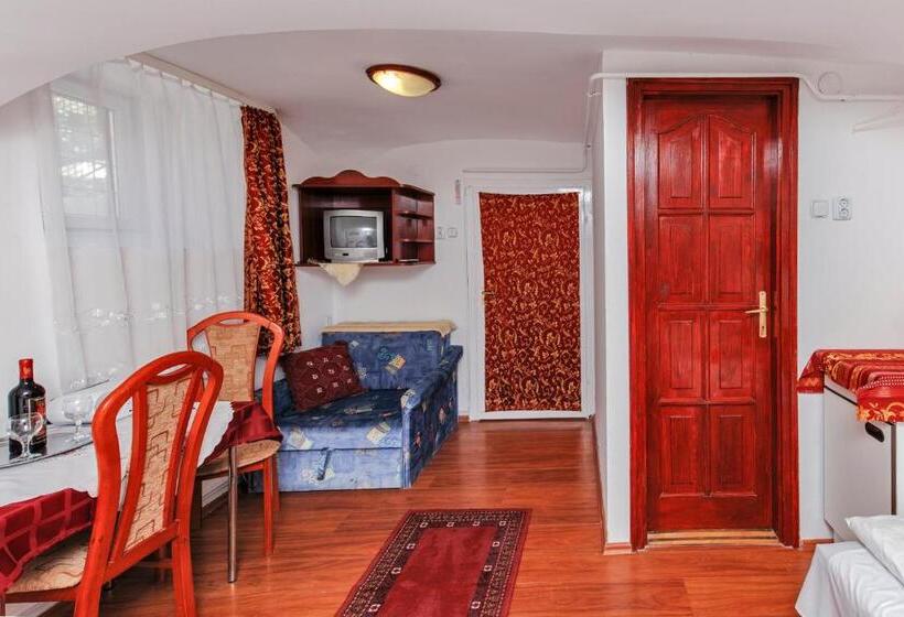 بنسيون Barokk Vendégház