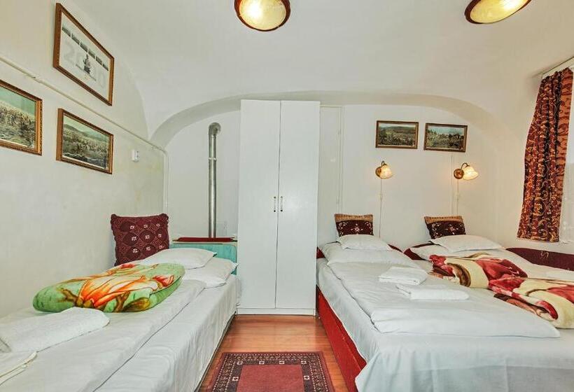 بنسيون Barokk Vendégház