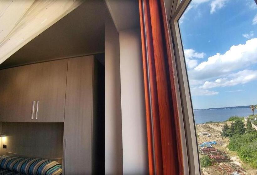 بنسيون Bluemarine Apartment