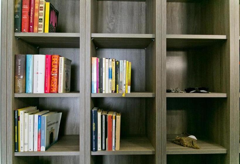 بنسيون Bluemarine Apartment