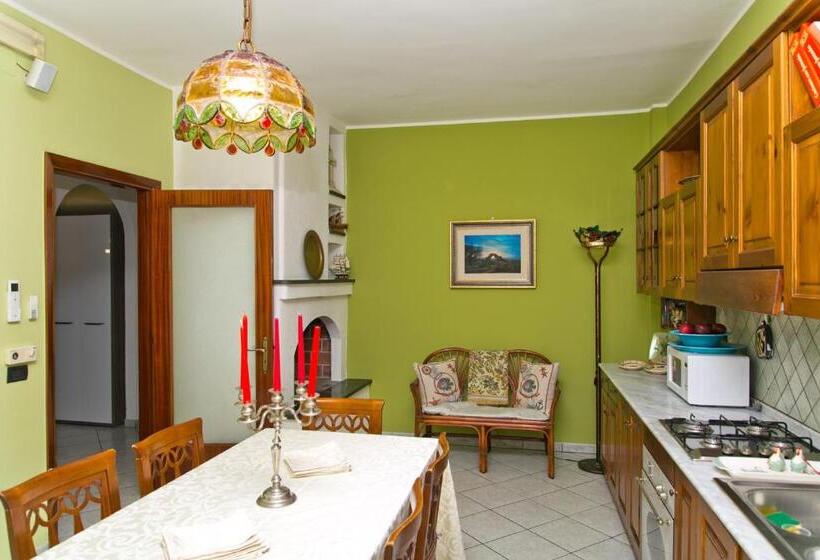 بنسيون Bluemarine Apartment