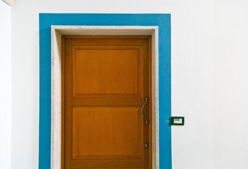 بنسيون Bluemarine Apartment