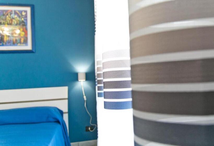 بنسيون Bluemarine Apartment