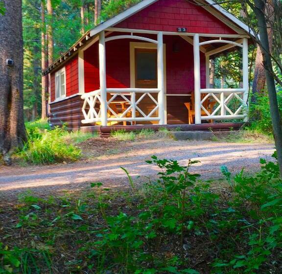 استراحتگاه Johnston Canyon Lodge & Bungalows