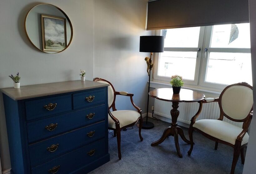 New Fabulous 2bd Maisonette Dunfermline, Fife