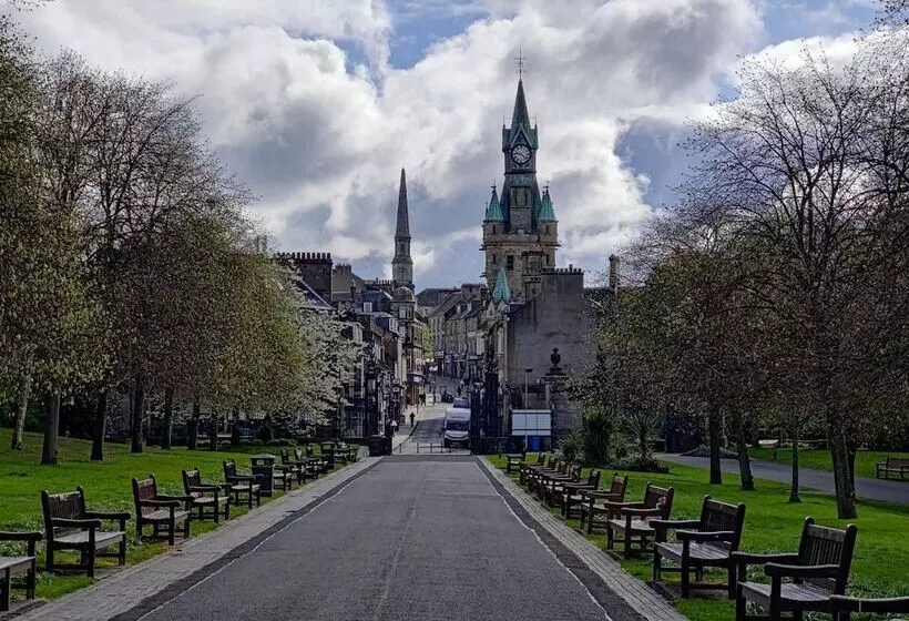 New Fabulous 2bd Maisonette Dunfermline, Fife