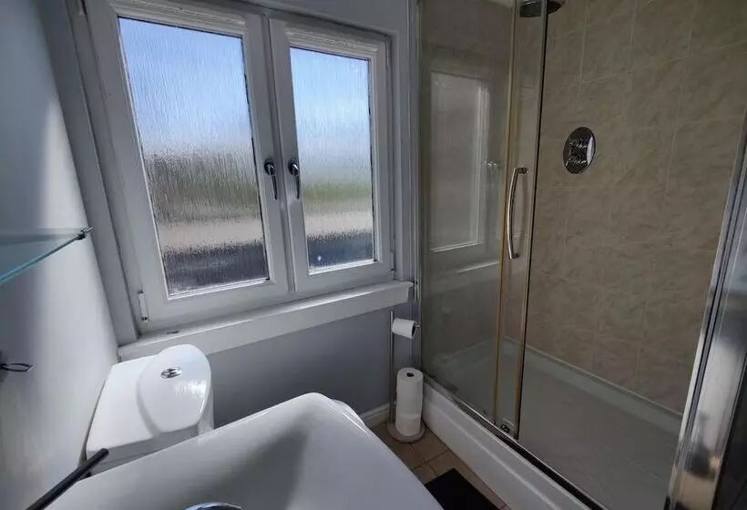 New Fabulous 2bd Maisonette Dunfermline, Fife