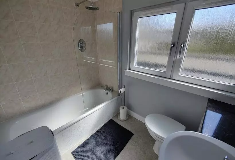 New Fabulous 2bd Maisonette Dunfermline, Fife