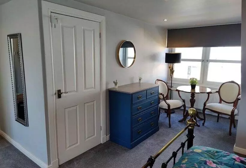 New Fabulous 2bd Maisonette Dunfermline, Fife