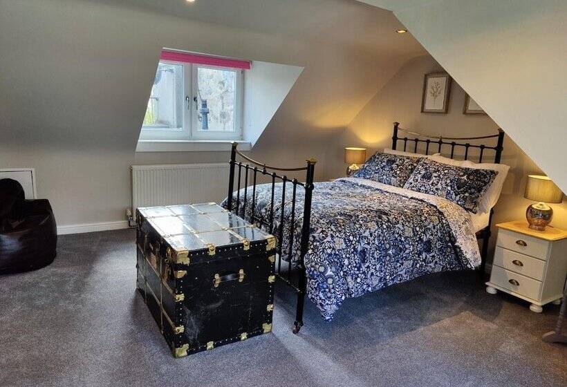 New Fabulous 2bd Maisonette Dunfermline, Fife