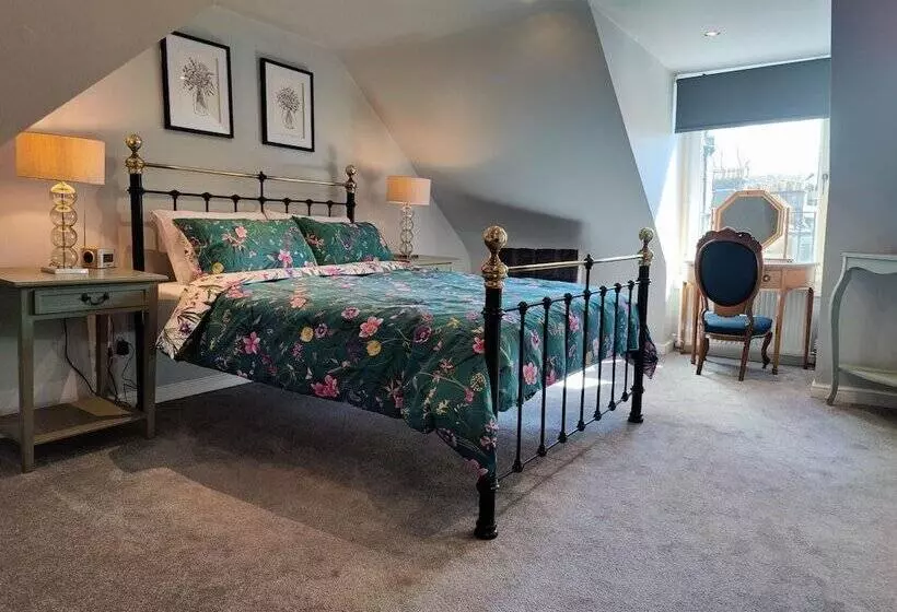 New Fabulous 2bd Maisonette Dunfermline, Fife