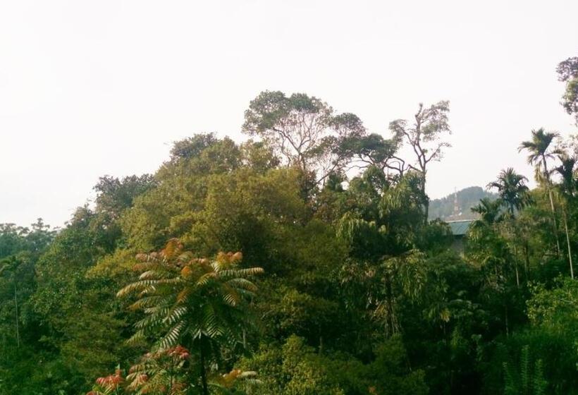 הוסטל Nature Village Inn