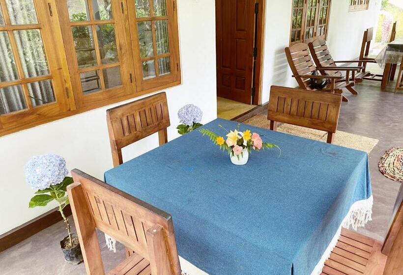 הוסטל Nature Village Inn