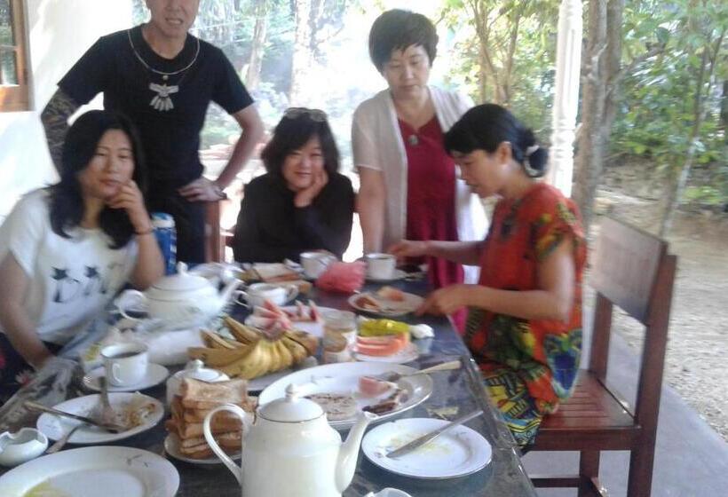 הוסטל Nature Village Inn