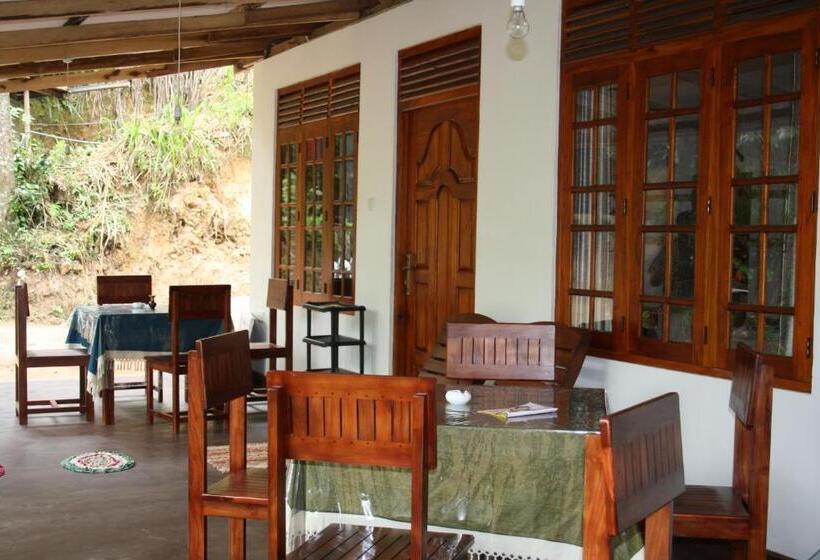 הוסטל Nature Village Inn