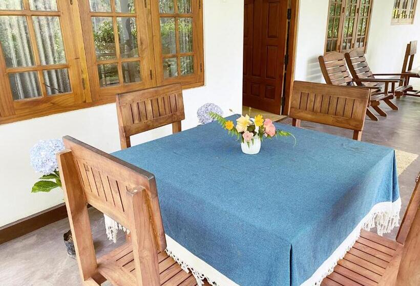 הוסטל Nature Village Inn