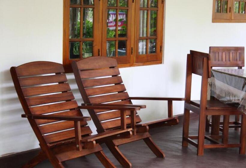 הוסטל Nature Village Inn