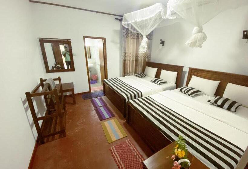 הוסטל Nature Village Inn