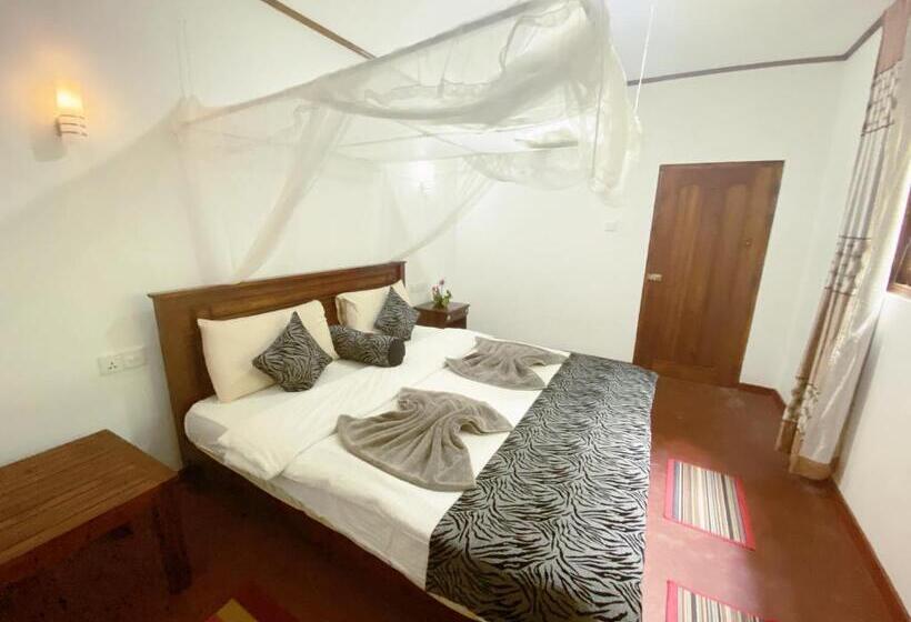 הוסטל Nature Village Inn