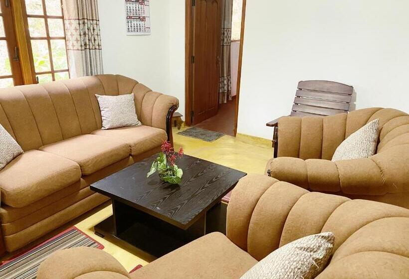 הוסטל Nature Village Inn