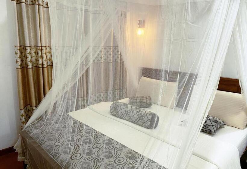 הוסטל Nature Village Inn