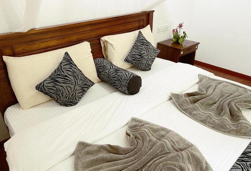 הוסטל Nature Village Inn