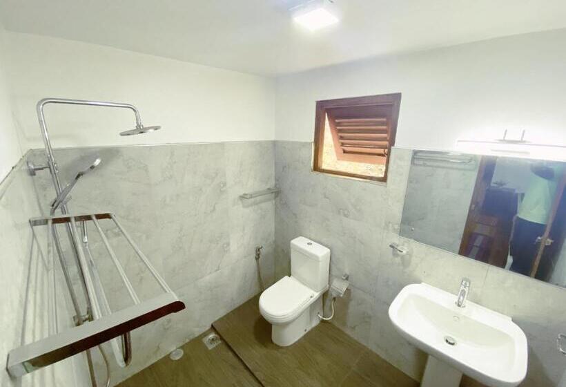 הוסטל Nature Village Inn