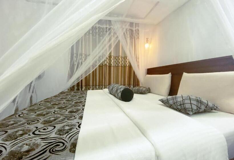 הוסטל Nature Village Inn