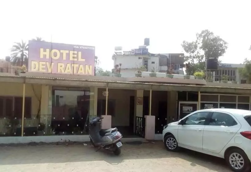 ホテル Rooms Near Bus Stand