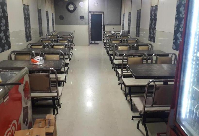 בית מלון כפרי Shine Hospitality Crown