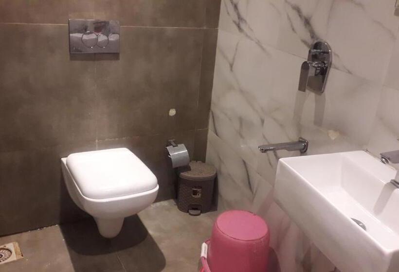 בית מלון כפרי Shine Hospitality Crown