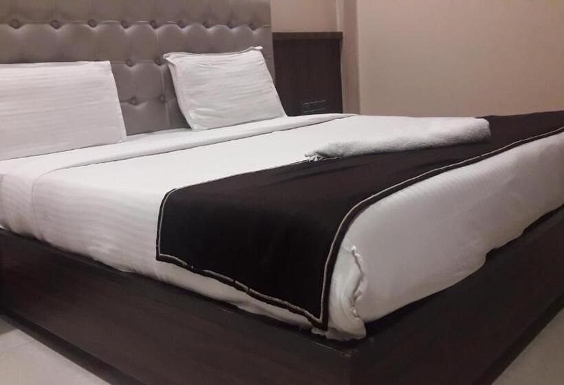 בית מלון כפרי Shine Hospitality Crown