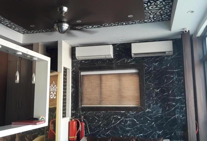 בית מלון כפרי Shine Hospitality Crown