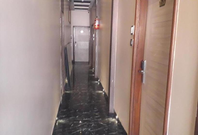 בית מלון כפרי Shine Hospitality Crown