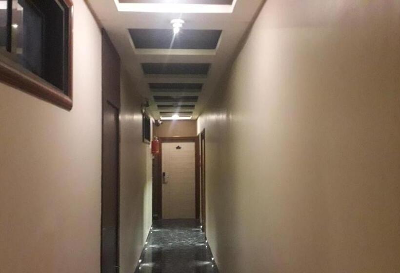 בית מלון כפרי Shine Hospitality Crown