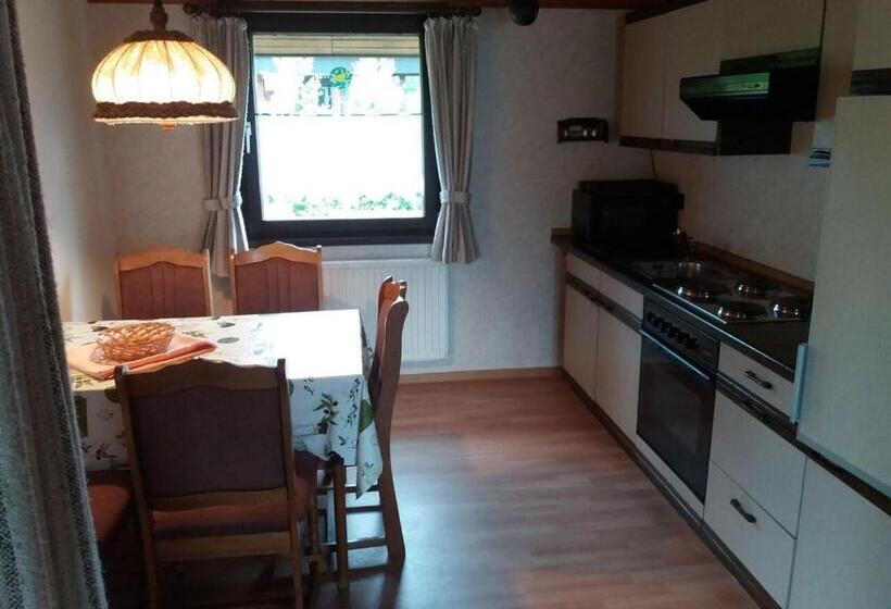 منتجع Holiday Park  Robinson