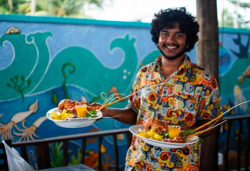 استراحتگاه The Green Rooms Surf & Yoga Camp   On The Beach   Prime Location Renovated 2024