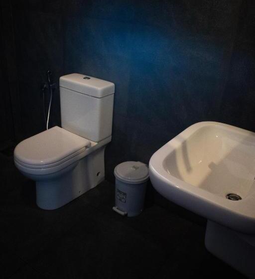 استراحتگاه The Green Rooms Surf & Yoga Camp   On The Beach   Prime Location Renovated 2024