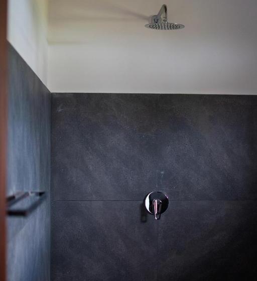 استراحتگاه The Green Rooms Surf & Yoga Camp   On The Beach   Prime Location Renovated 2024