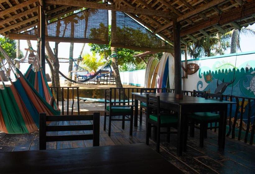 استراحتگاه The Green Rooms Surf & Yoga Camp   On The Beach   Prime Location Renovated 2024