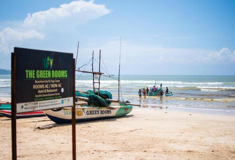 استراحتگاه The Green Rooms Surf & Yoga Camp   On The Beach   Prime Location Renovated 2024
