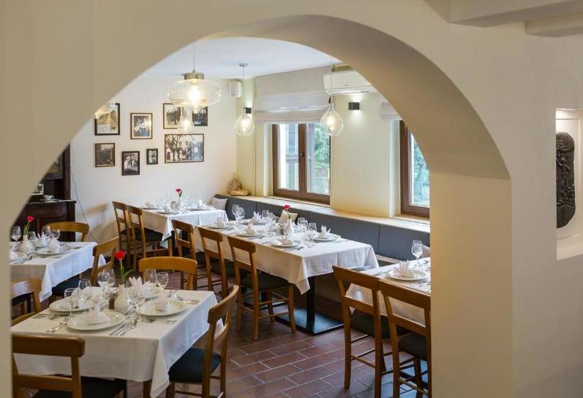 Hotel Borbarátok Panzió