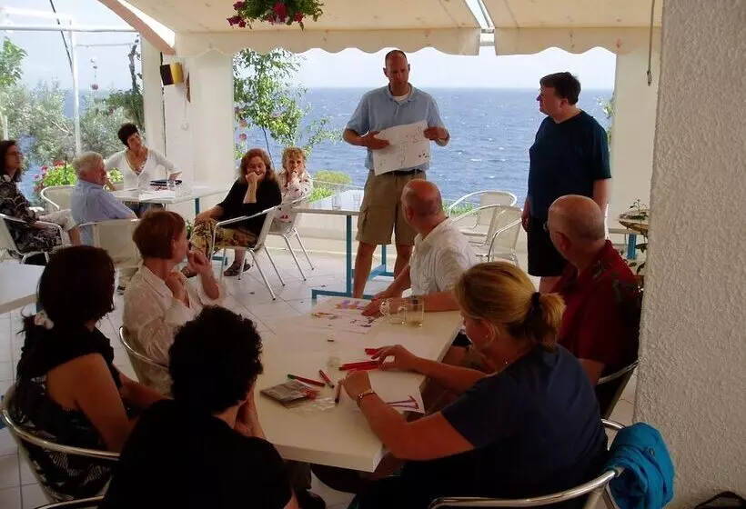 هتل Kavos Bay Seafront