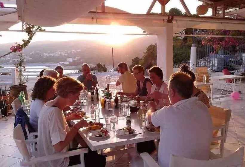 هتل Kavos Bay Seafront