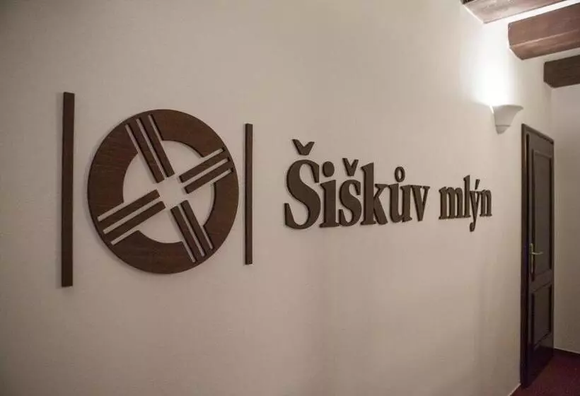 فندق Penzion šiškův Mlýn