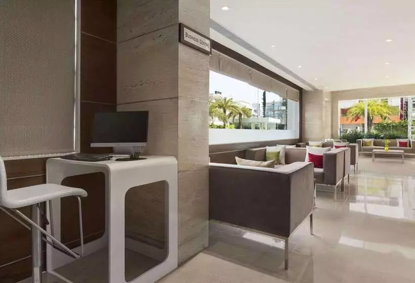 호텔 Ramada Encore Domlur Bangalore