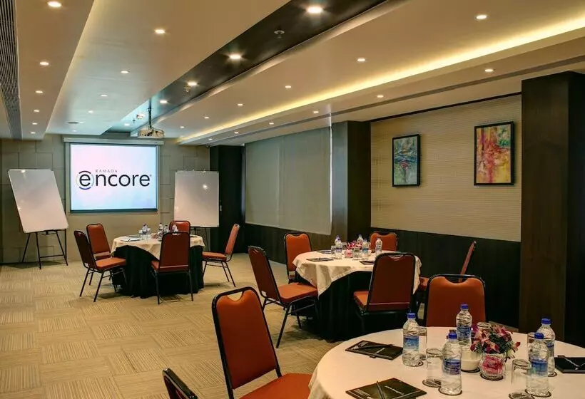 호텔 Ramada Encore Domlur Bangalore